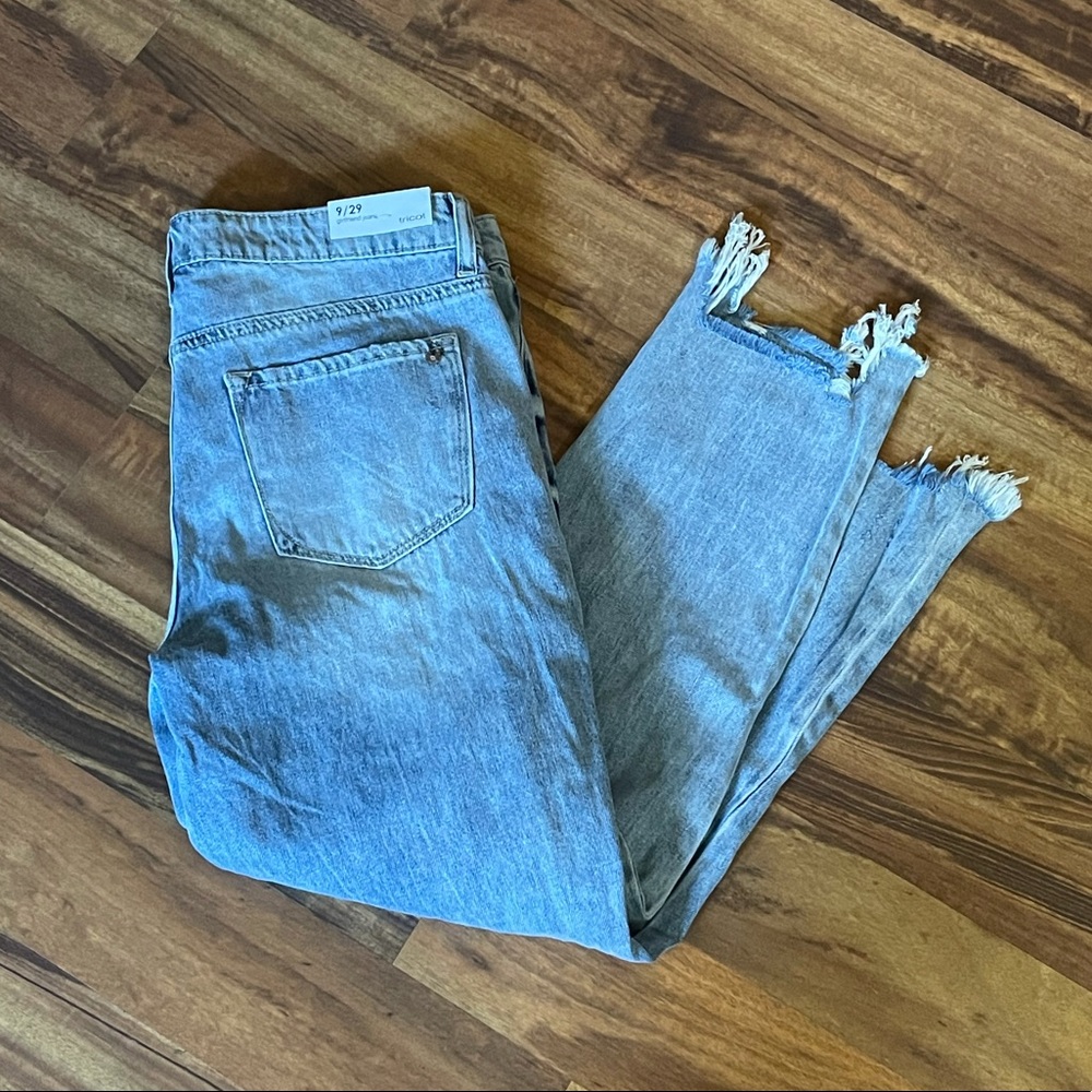 Tricot distressed girlfriend jeans